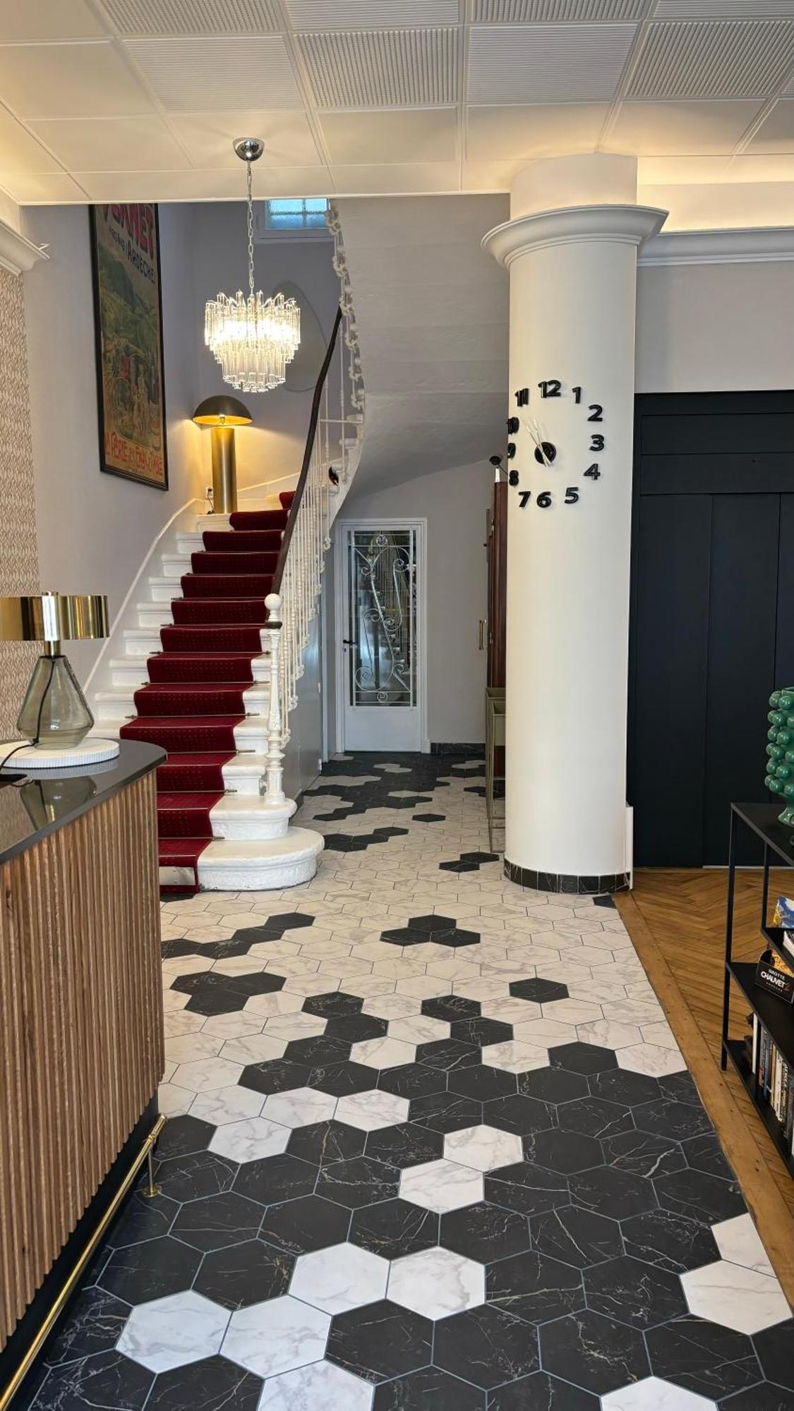 Logis Hotel Restaurant Grand Hotel De Lyon Vals-les-Bains Bagian luar foto