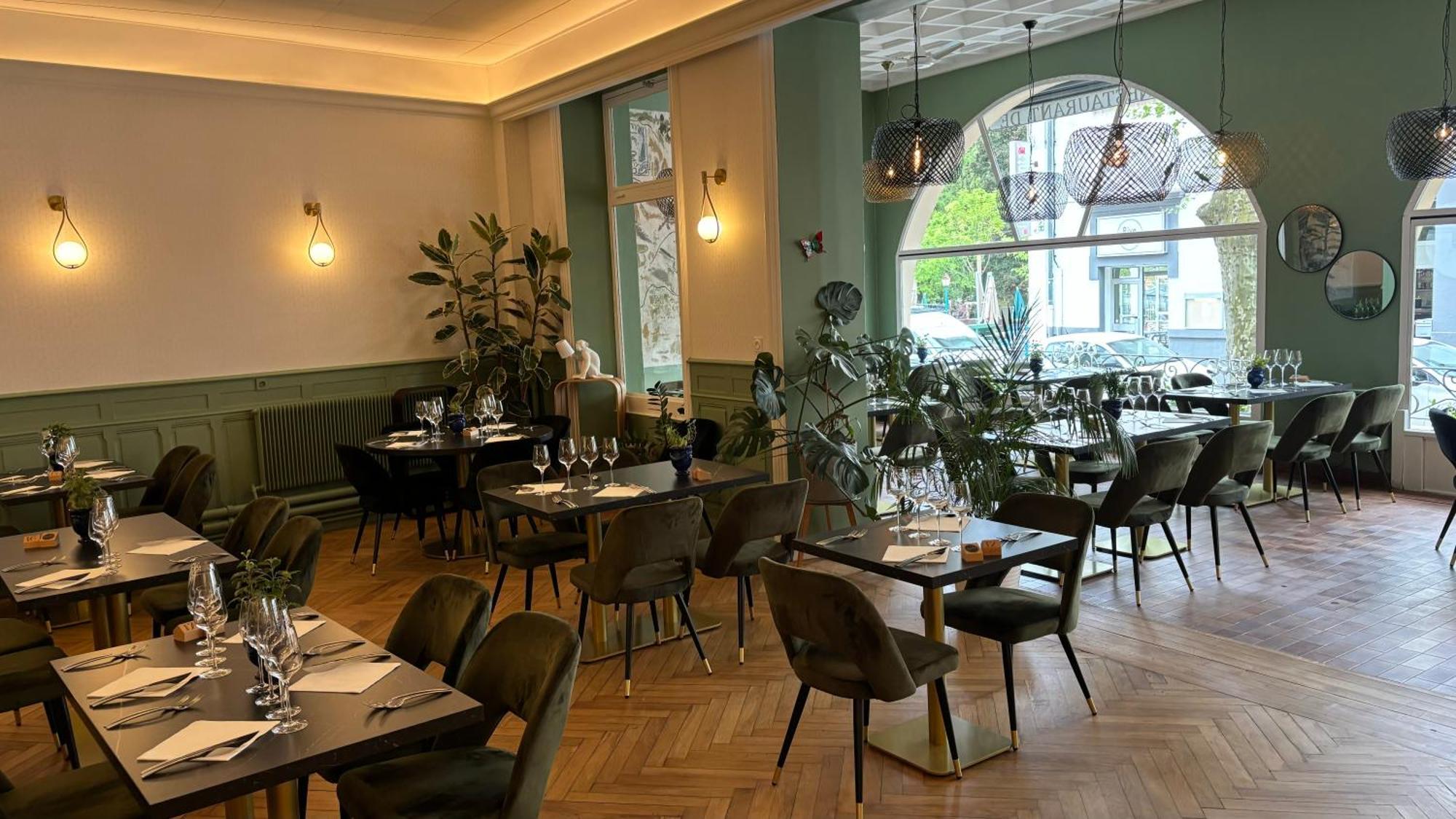 Logis Hotel Restaurant Grand Hotel De Lyon Vals-les-Bains Bagian luar foto