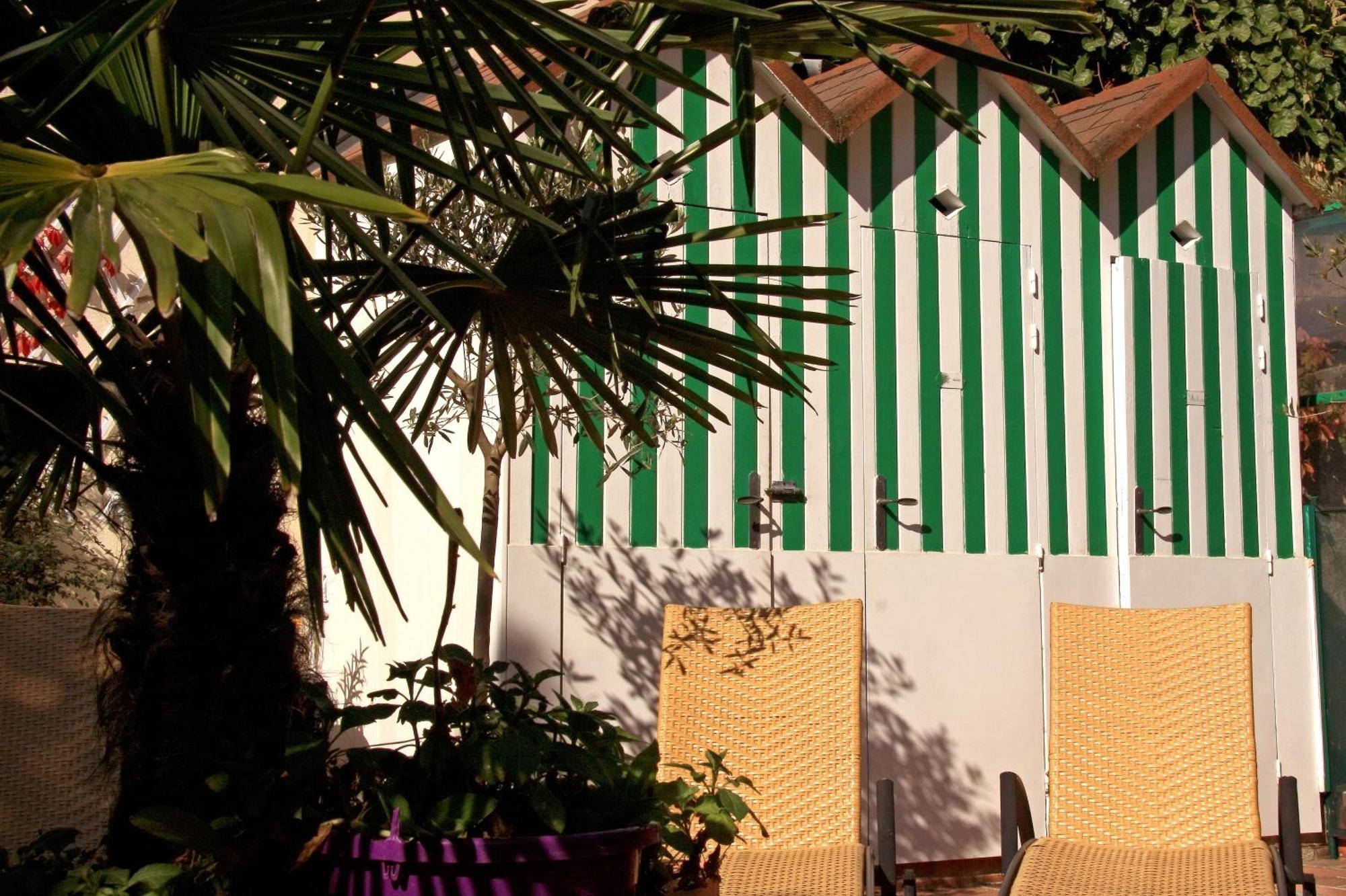Logis Hotel Restaurant Grand Hotel De Lyon Vals-les-Bains Bagian luar foto