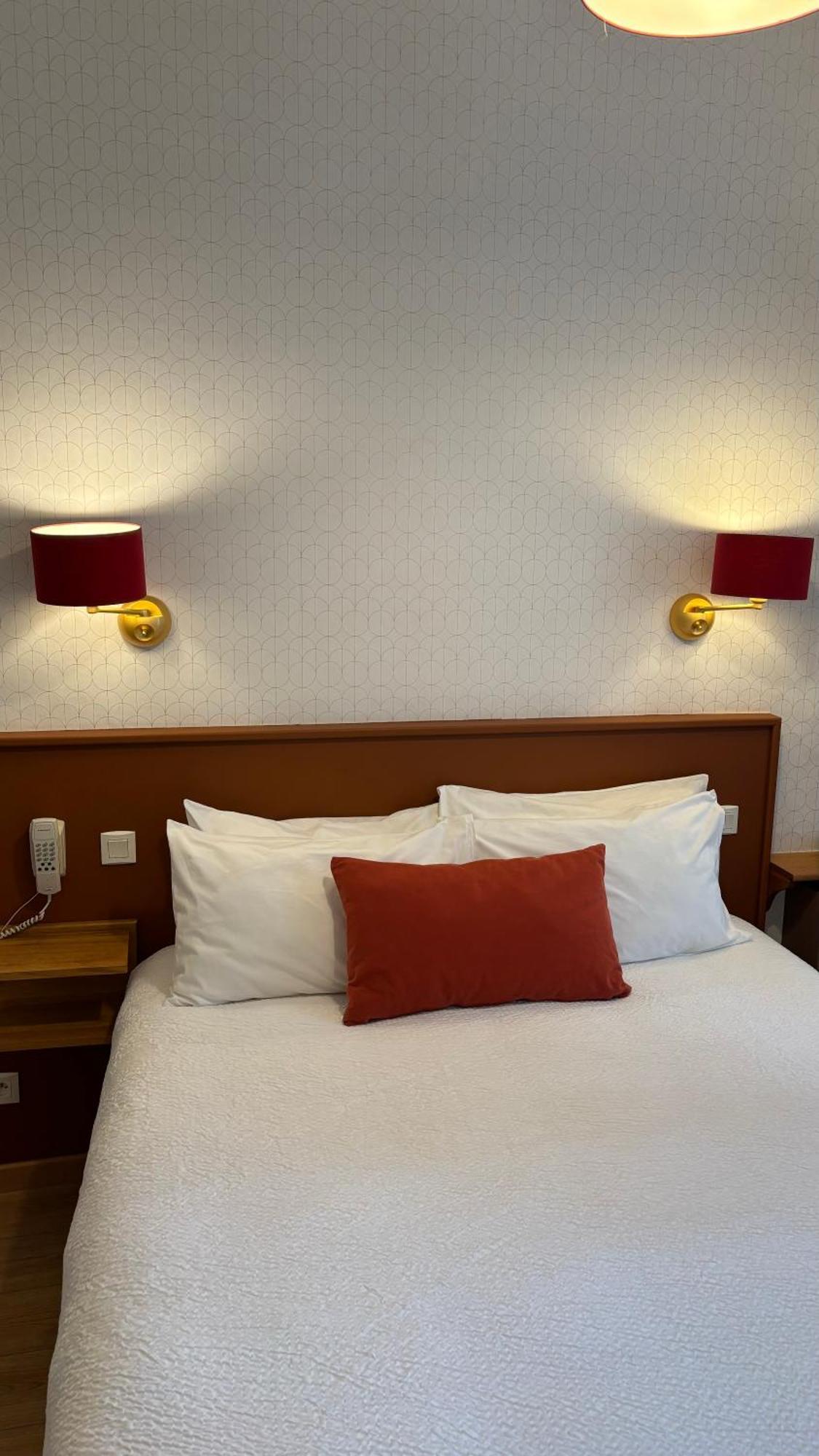 Logis Hotel Restaurant Grand Hotel De Lyon Vals-les-Bains Bagian luar foto