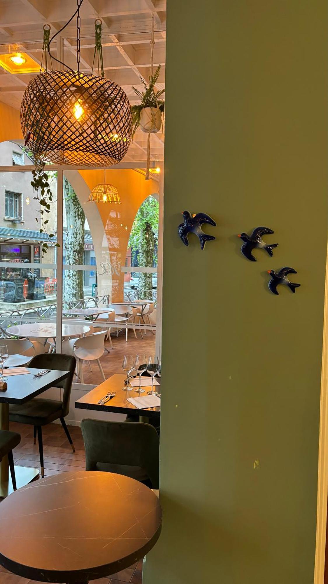 Logis Hotel Restaurant Grand Hotel De Lyon Vals-les-Bains Bagian luar foto
