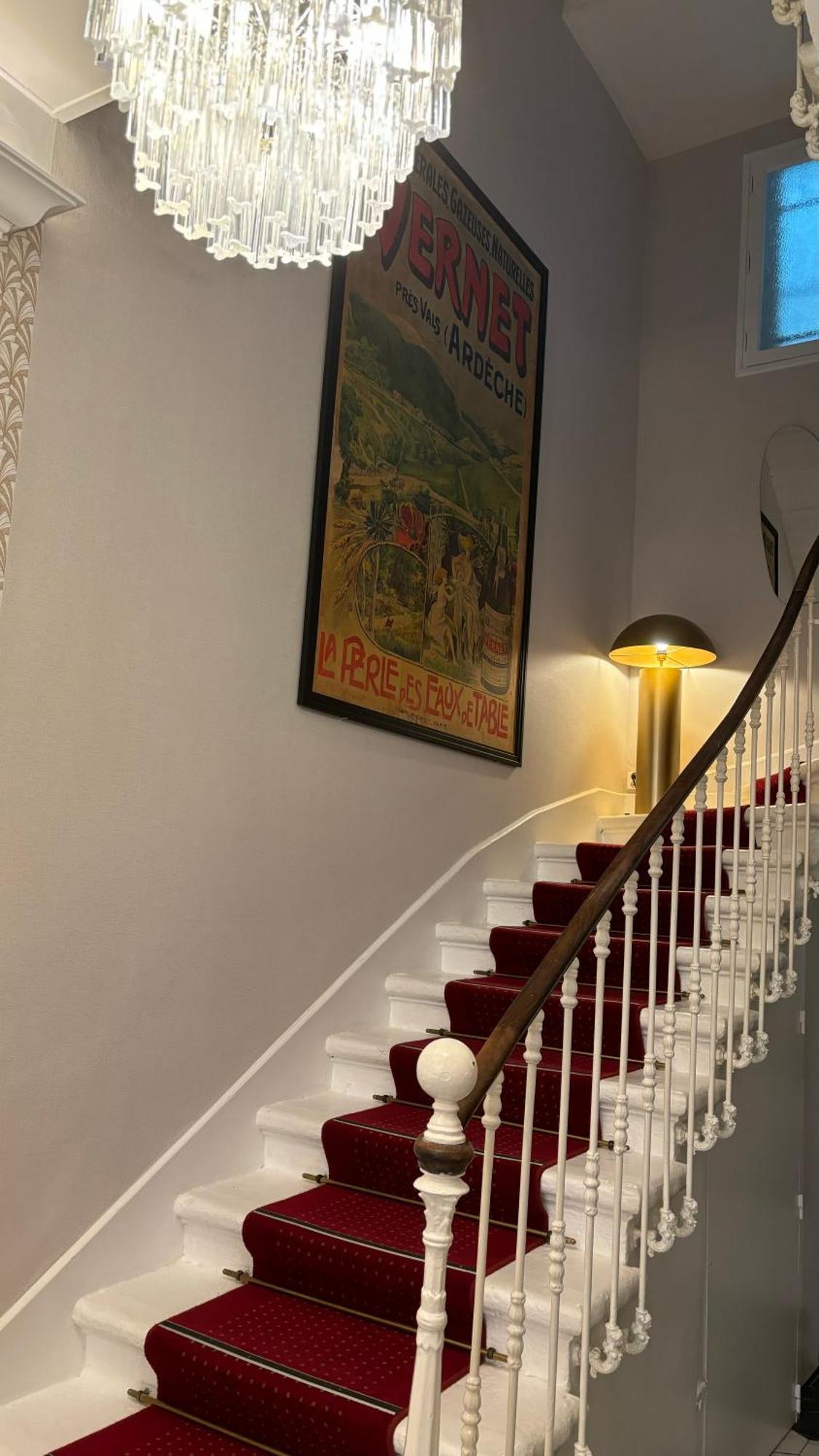 Logis Hotel Restaurant Grand Hotel De Lyon Vals-les-Bains Bagian luar foto