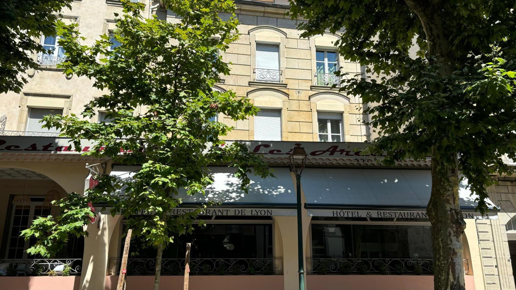 Logis Hotel Restaurant Grand Hotel De Lyon Vals-les-Bains Bagian luar foto