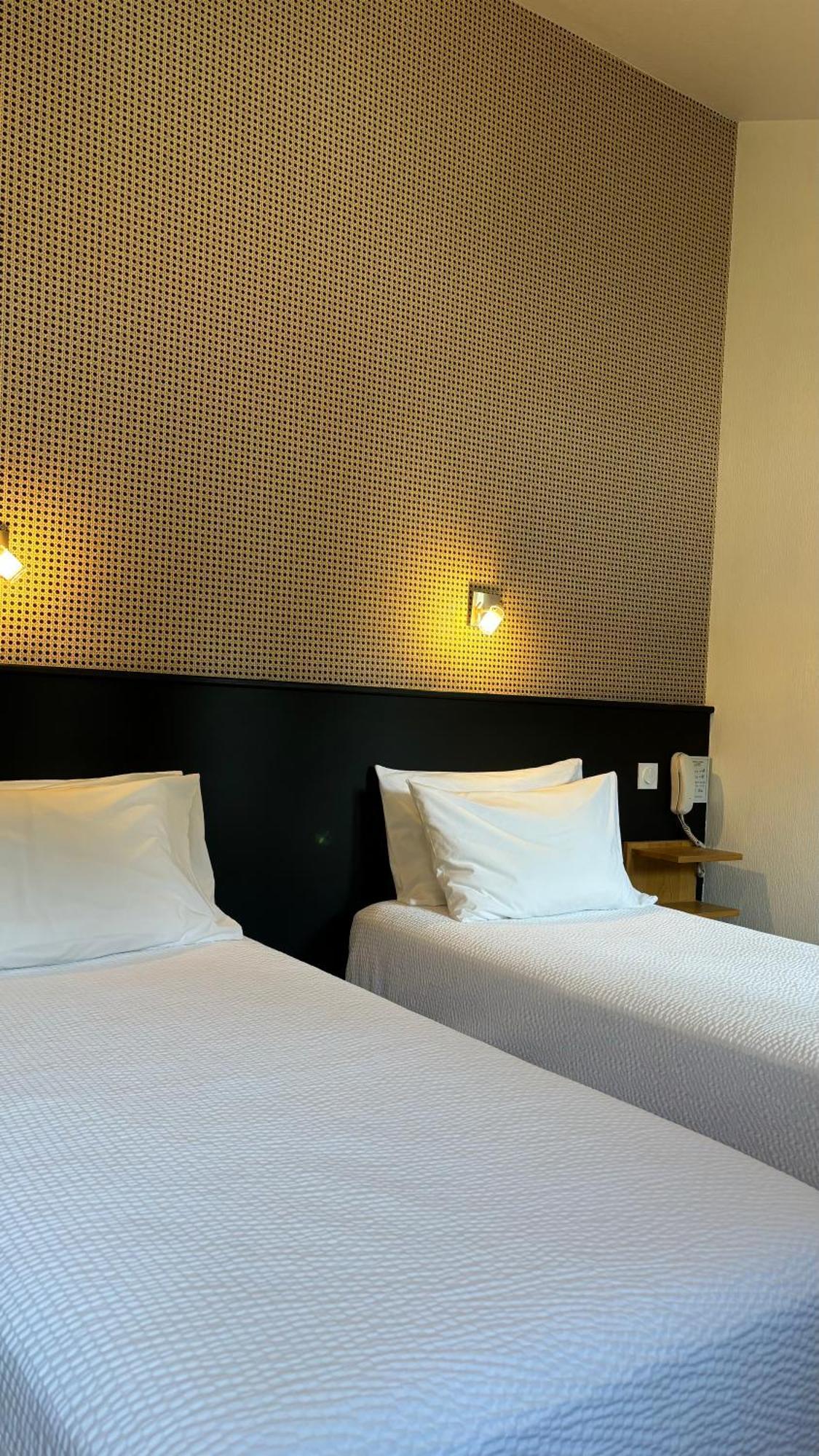 Logis Hotel Restaurant Grand Hotel De Lyon Vals-les-Bains Bagian luar foto