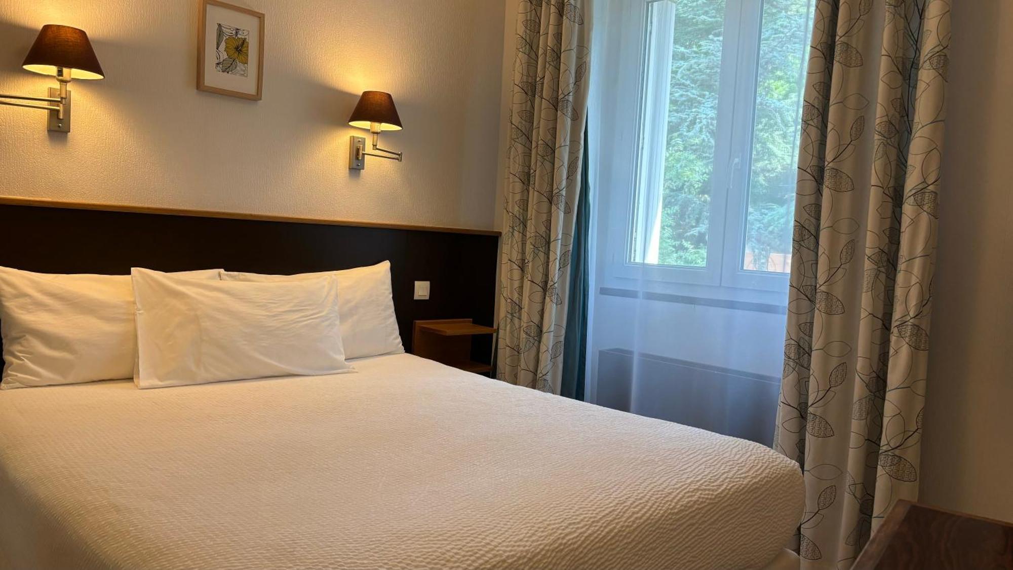 Logis Hotel Restaurant Grand Hotel De Lyon Vals-les-Bains Bagian luar foto