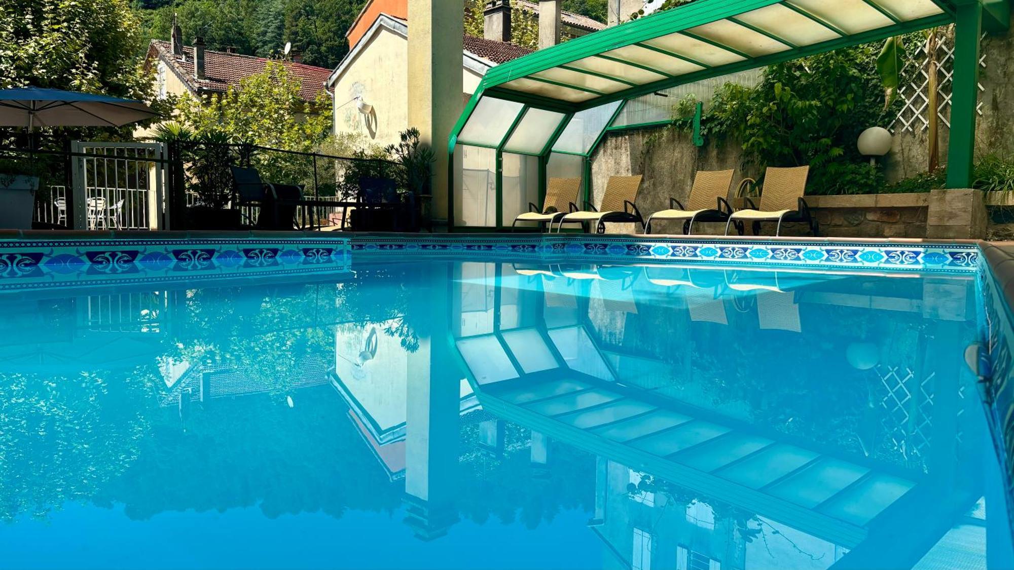 Logis Hotel Restaurant Grand Hotel De Lyon Vals-les-Bains Bagian luar foto