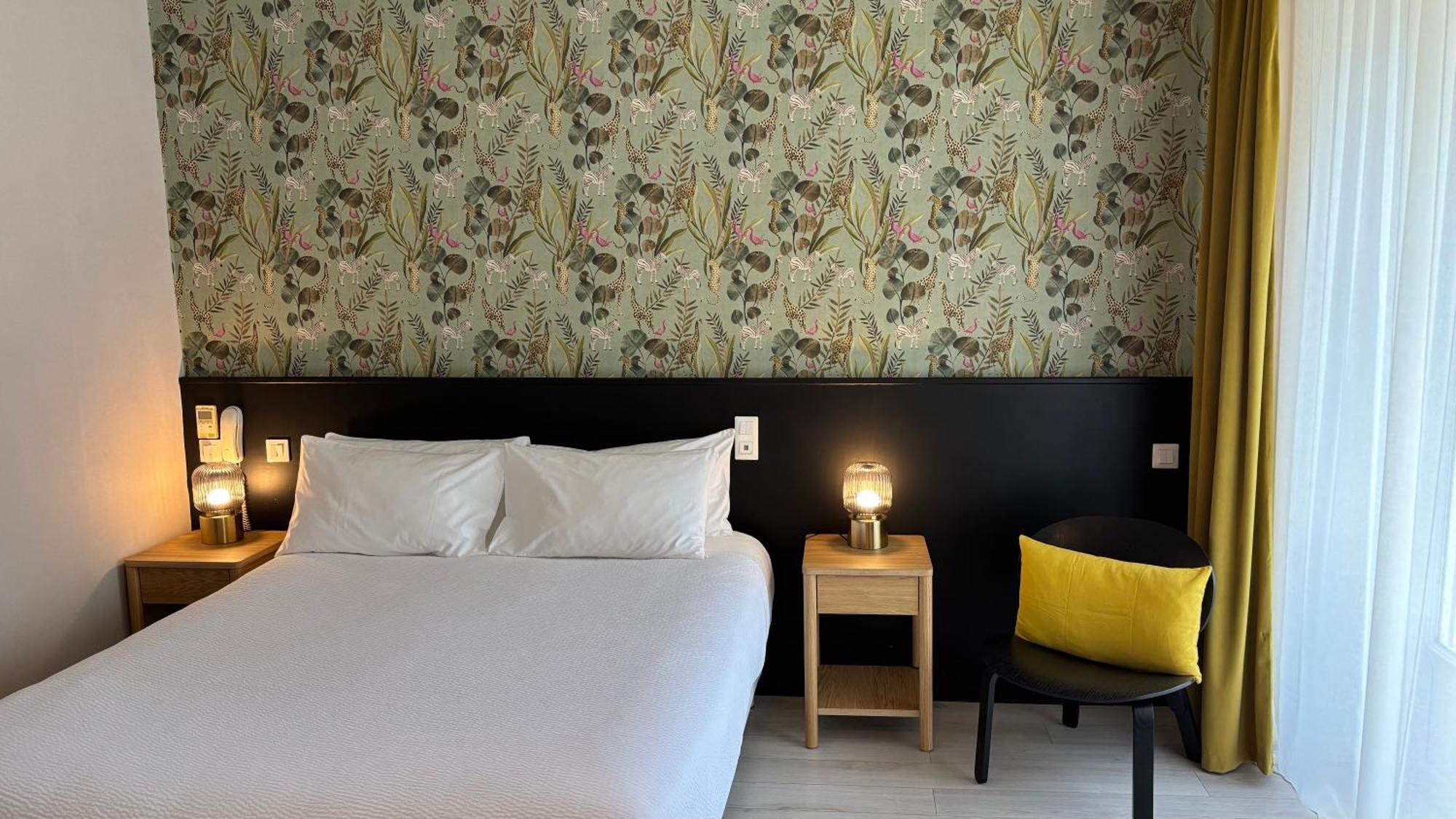 Logis Hotel Restaurant Grand Hotel De Lyon Vals-les-Bains Bagian luar foto