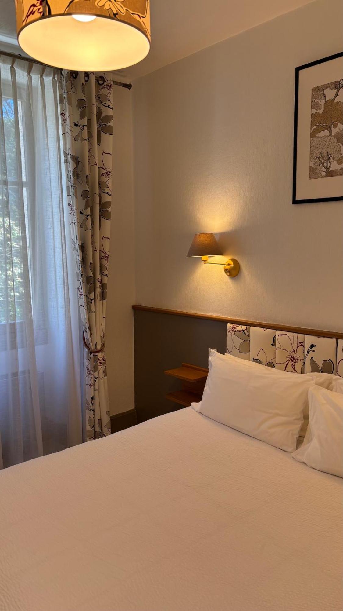 Logis Hotel Restaurant Grand Hotel De Lyon Vals-les-Bains Bagian luar foto