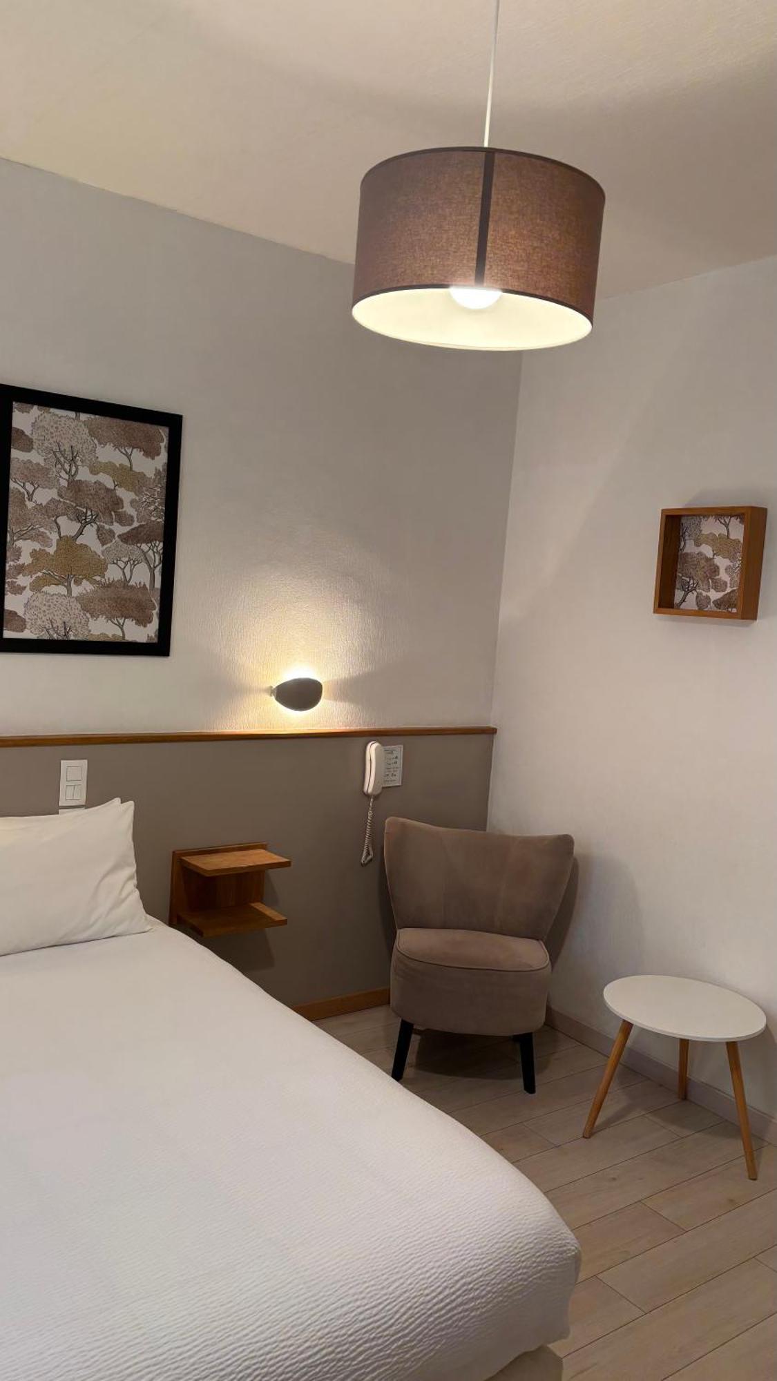 Logis Hotel Restaurant Grand Hotel De Lyon Vals-les-Bains Bagian luar foto