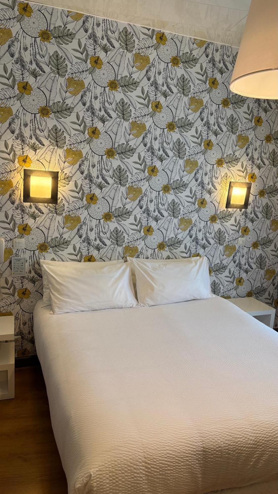 Logis Hotel Restaurant Grand Hotel De Lyon Vals-les-Bains Bagian luar foto