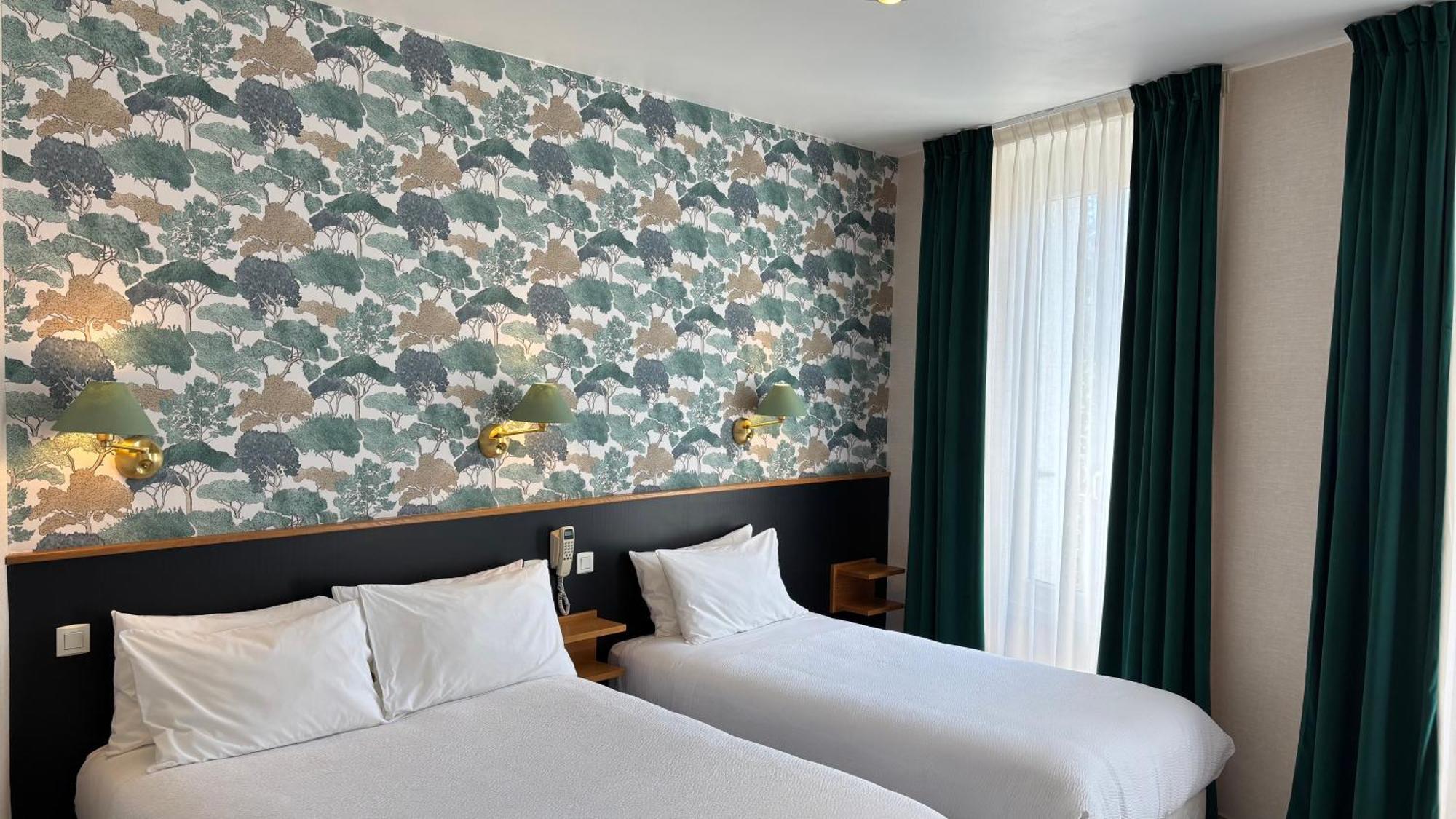 Logis Hotel Restaurant Grand Hotel De Lyon Vals-les-Bains Bagian luar foto