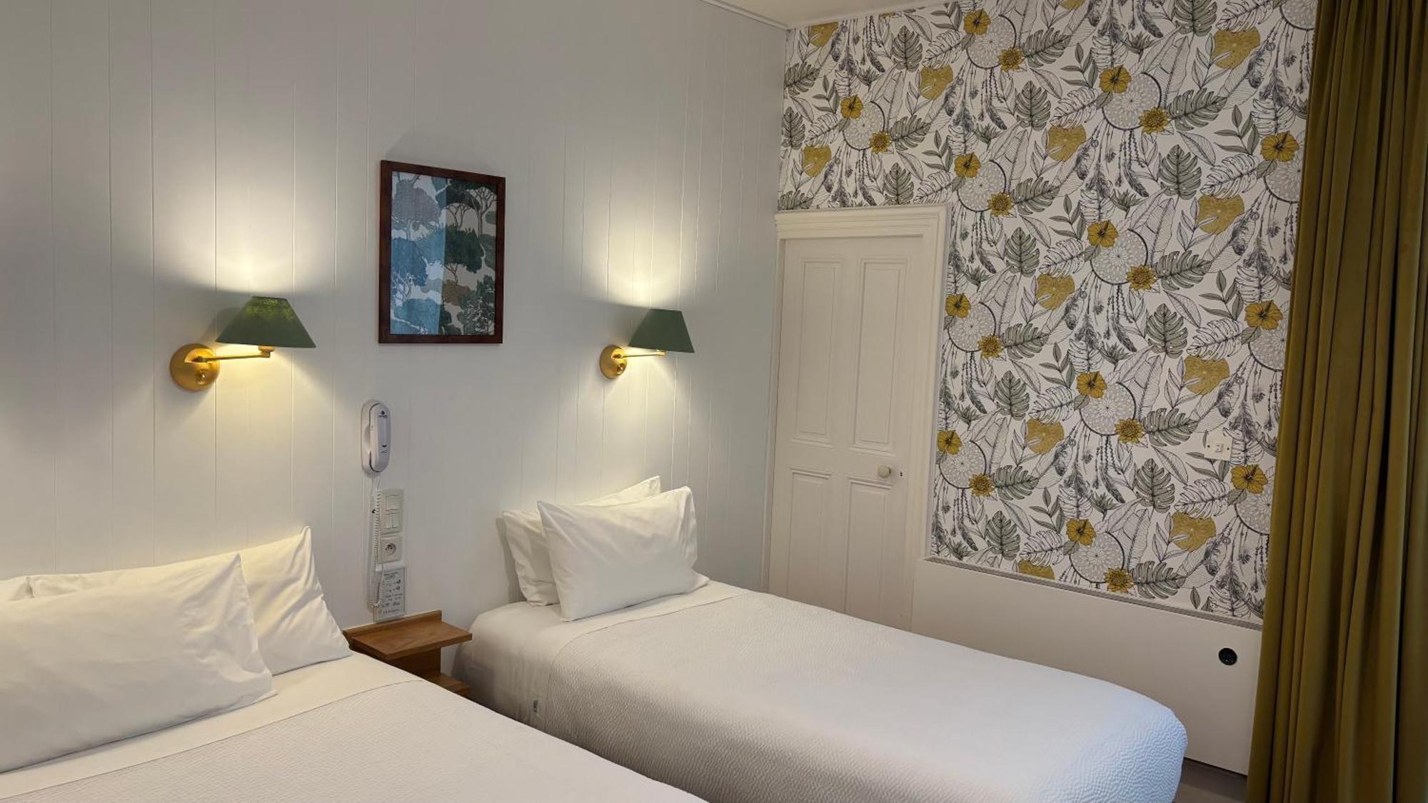 Logis Hotel Restaurant Grand Hotel De Lyon Vals-les-Bains Bagian luar foto