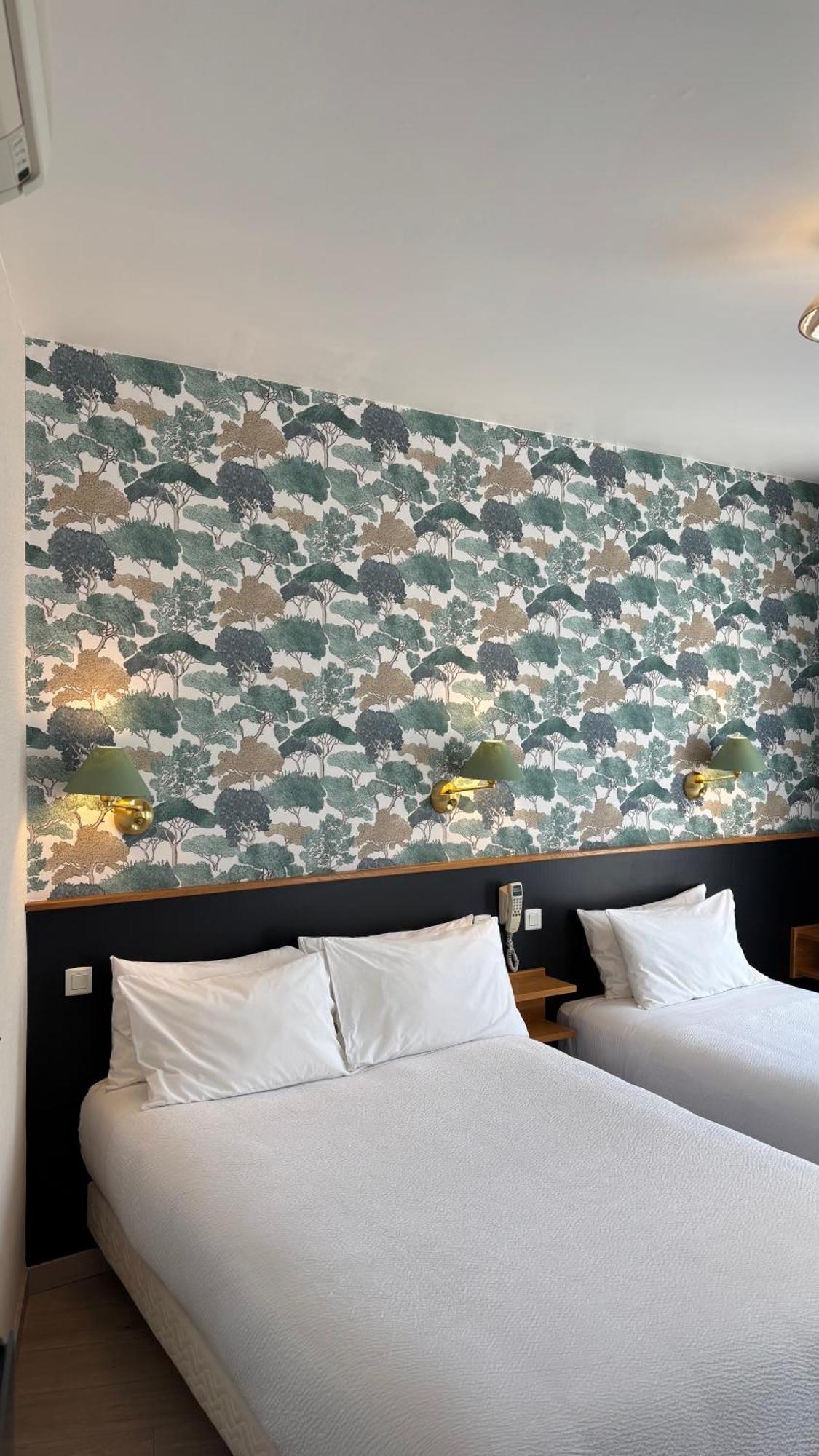 Logis Hotel Restaurant Grand Hotel De Lyon Vals-les-Bains Bagian luar foto