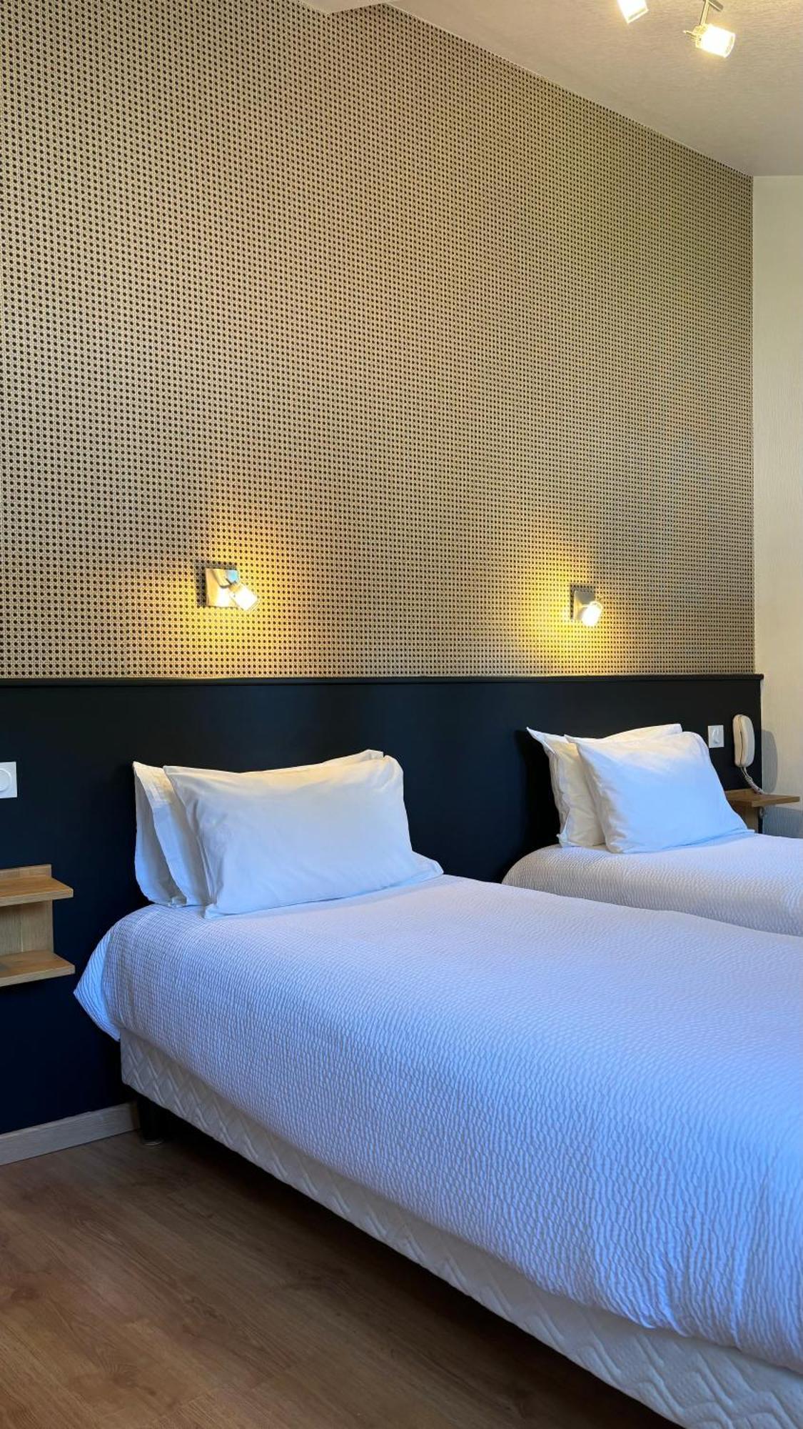 Logis Hotel Restaurant Grand Hotel De Lyon Vals-les-Bains Bagian luar foto