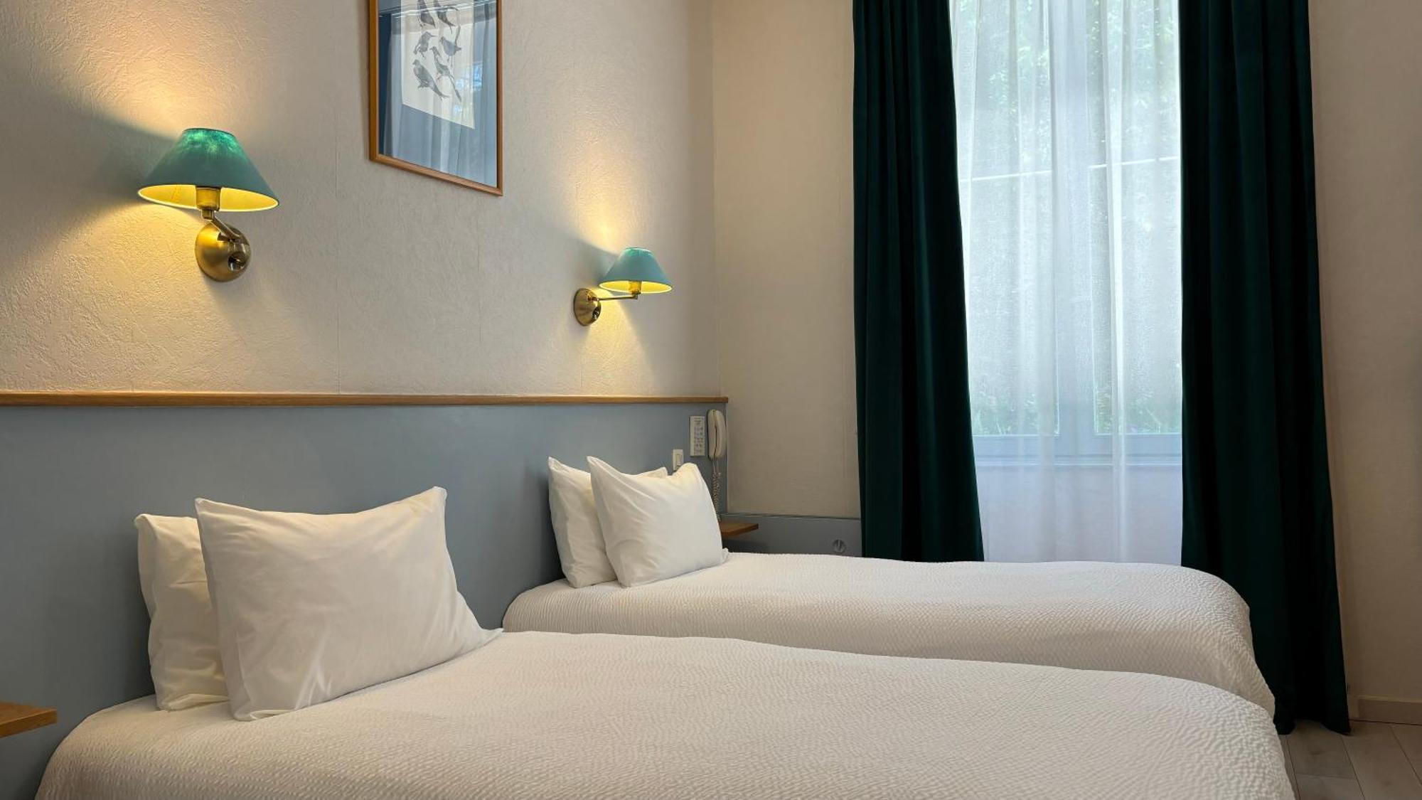 Logis Hotel Restaurant Grand Hotel De Lyon Vals-les-Bains Bagian luar foto