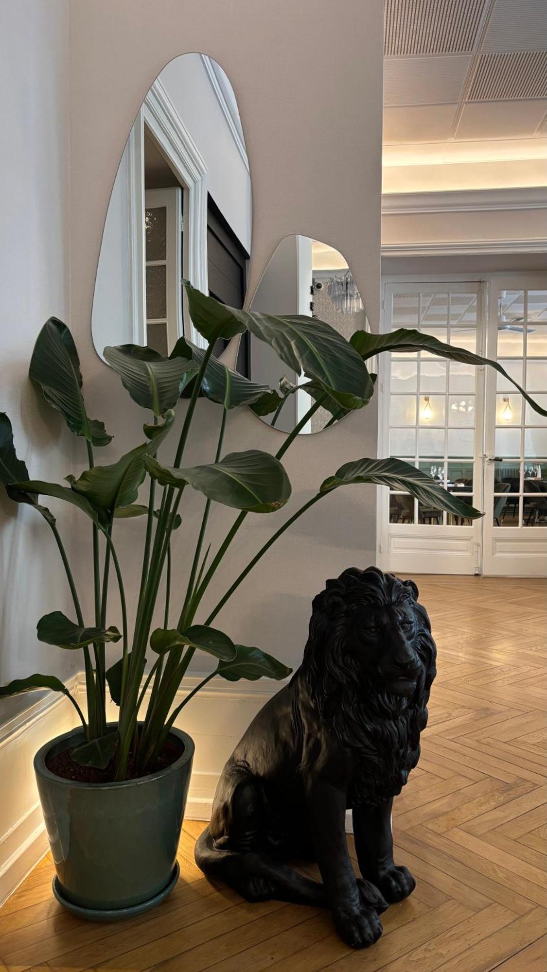 Logis Hotel Restaurant Grand Hotel De Lyon Vals-les-Bains Bagian luar foto