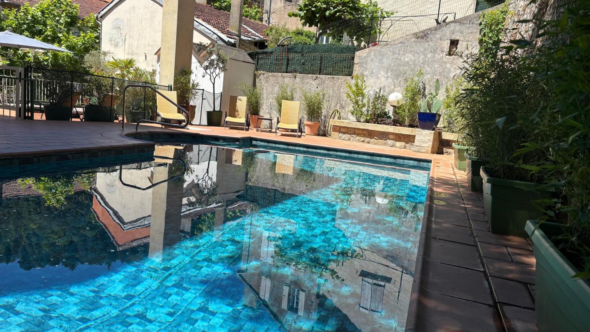 Logis Hotel Restaurant Grand Hotel De Lyon Vals-les-Bains Bagian luar foto